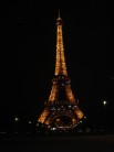 Skutečná věž Gustava Eiffela v noci.