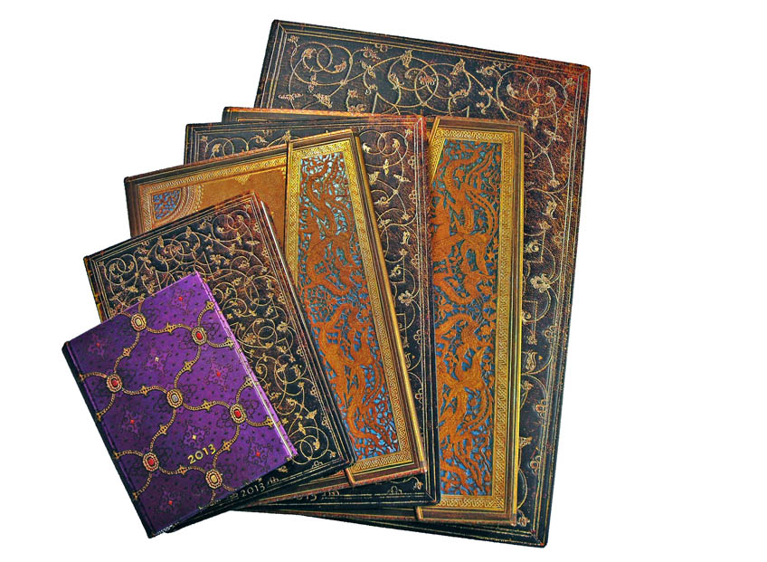 Různé velikosti diářů Paperblanks pro rok 2013 poskytují široký výběr a využití