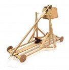 - Dřevěný model středověkého trebuchetu